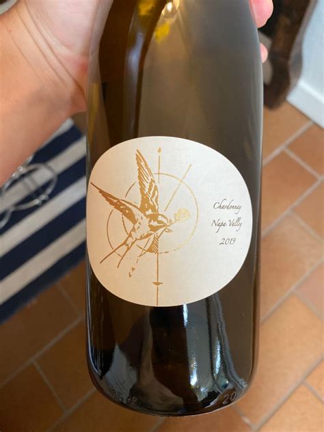Wings and Wine: How Threading Feathers Enhances Your Tasting Journey